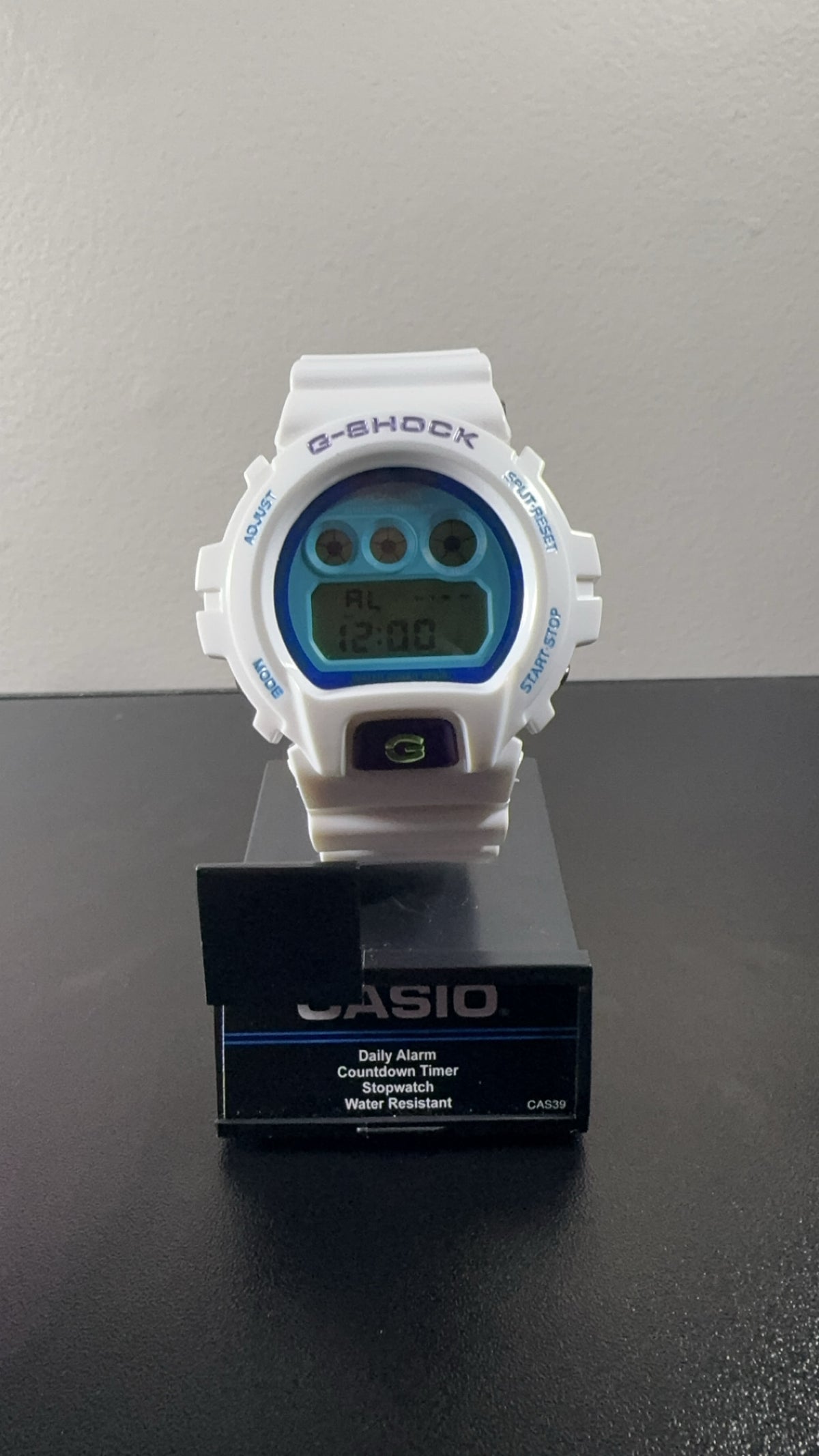 White w cyan face dw6900