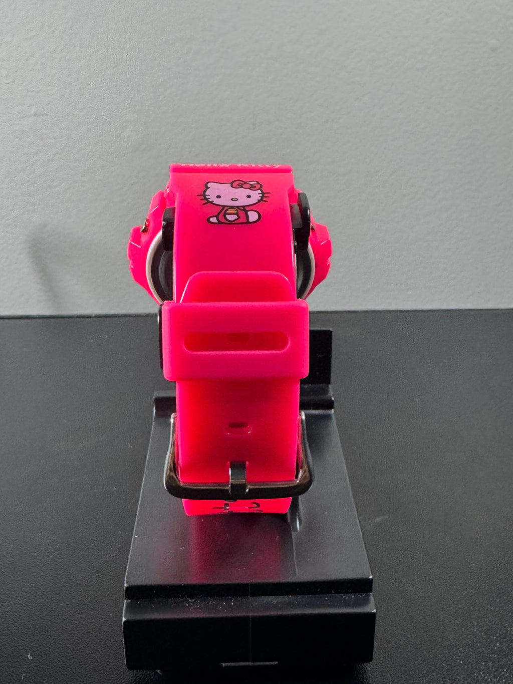 Neon pink hello kitty